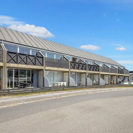 4 Person In Semesterbostad *